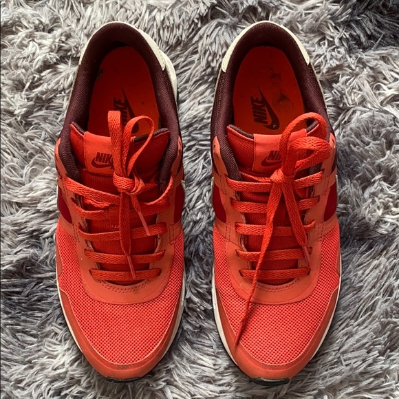 ✨Host Pick✨ Nike Air Sneakers - Picture 4 of 4